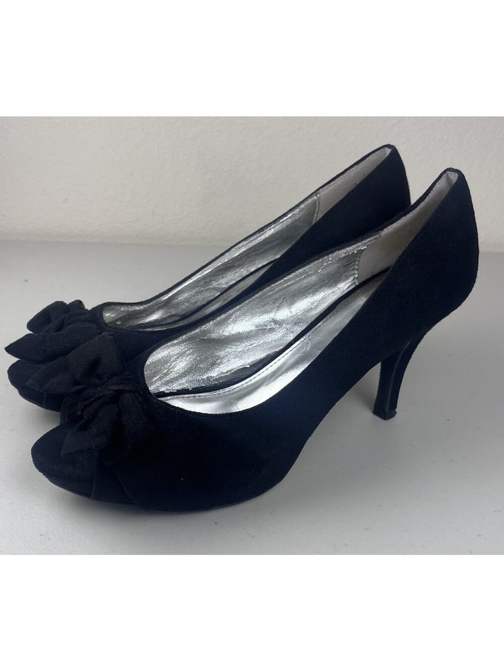 Xappeal Women’s Size 6 Black Suede Peep Toe Heels Floral Dress Pumps